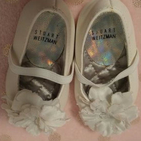Stuart Weitzman Other - Stuart Weitzman Faux Leather White Shoes SZ 2